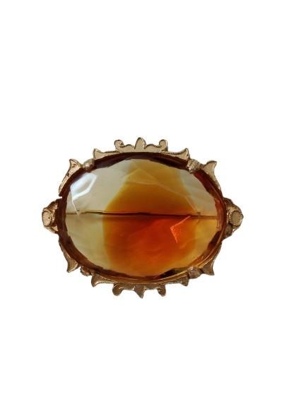 Benessere Naturale: Spilla Conchiglia Gialla: Eleganza e Naturalità per Accessori Unici