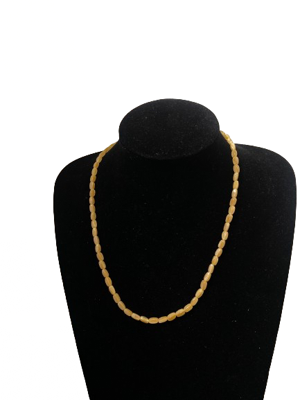 Benessere Naturale: Collana di Perle di Vetro Verde Bottiglia Girocollo: Eleganza e Benefici per la Salute